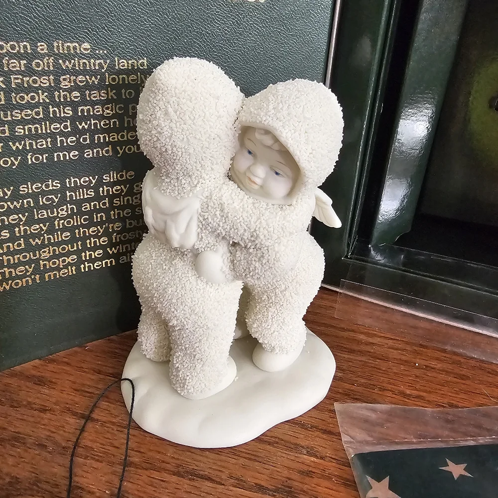 Dept 56 Winter Tales Of The Snowbabies #56.68136 “I NEED A HUG" In Box Figurine - Picture 9 of 10